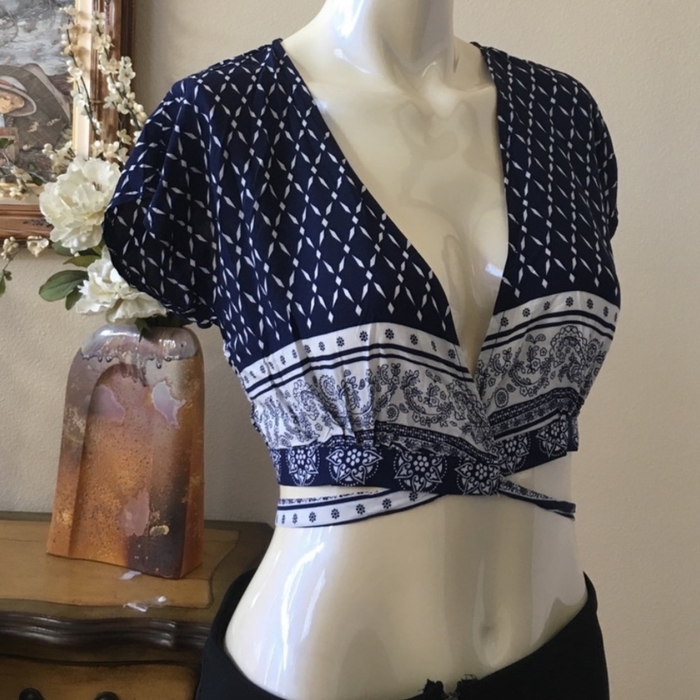 LF MIEEION Tie Front Wrap Top